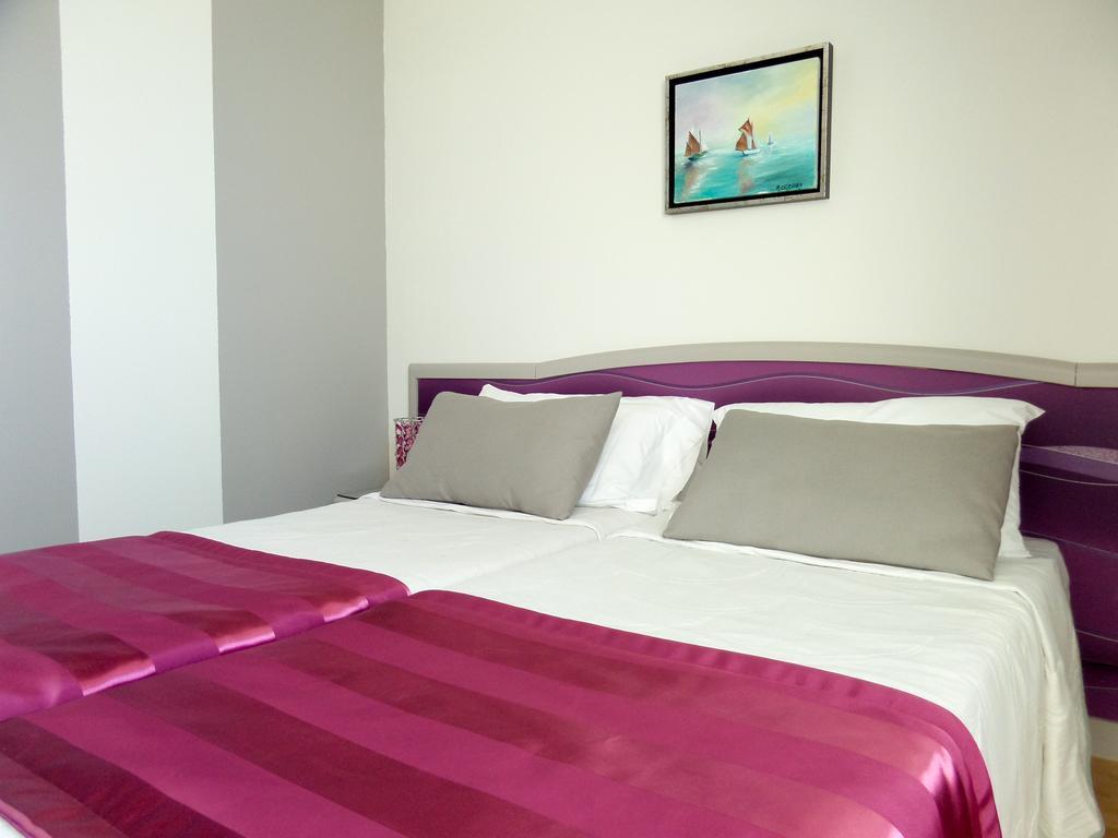 מלון פלוגוף Logis Kermoor & Spa חדר תמונה